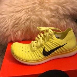 Nike free run flyknit